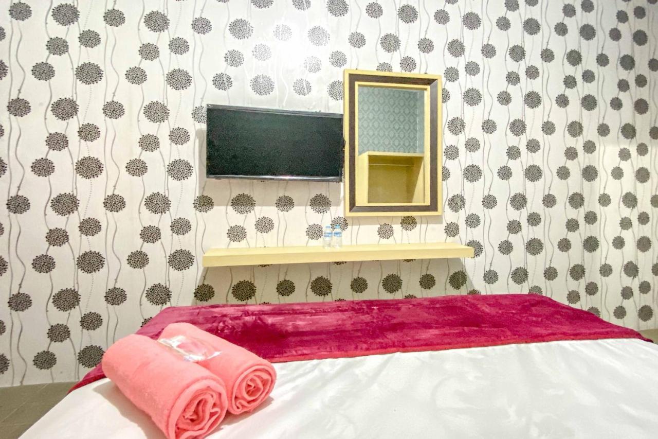 Tini'S Guest House Malang Mitra Reddoorz Bagian luar foto