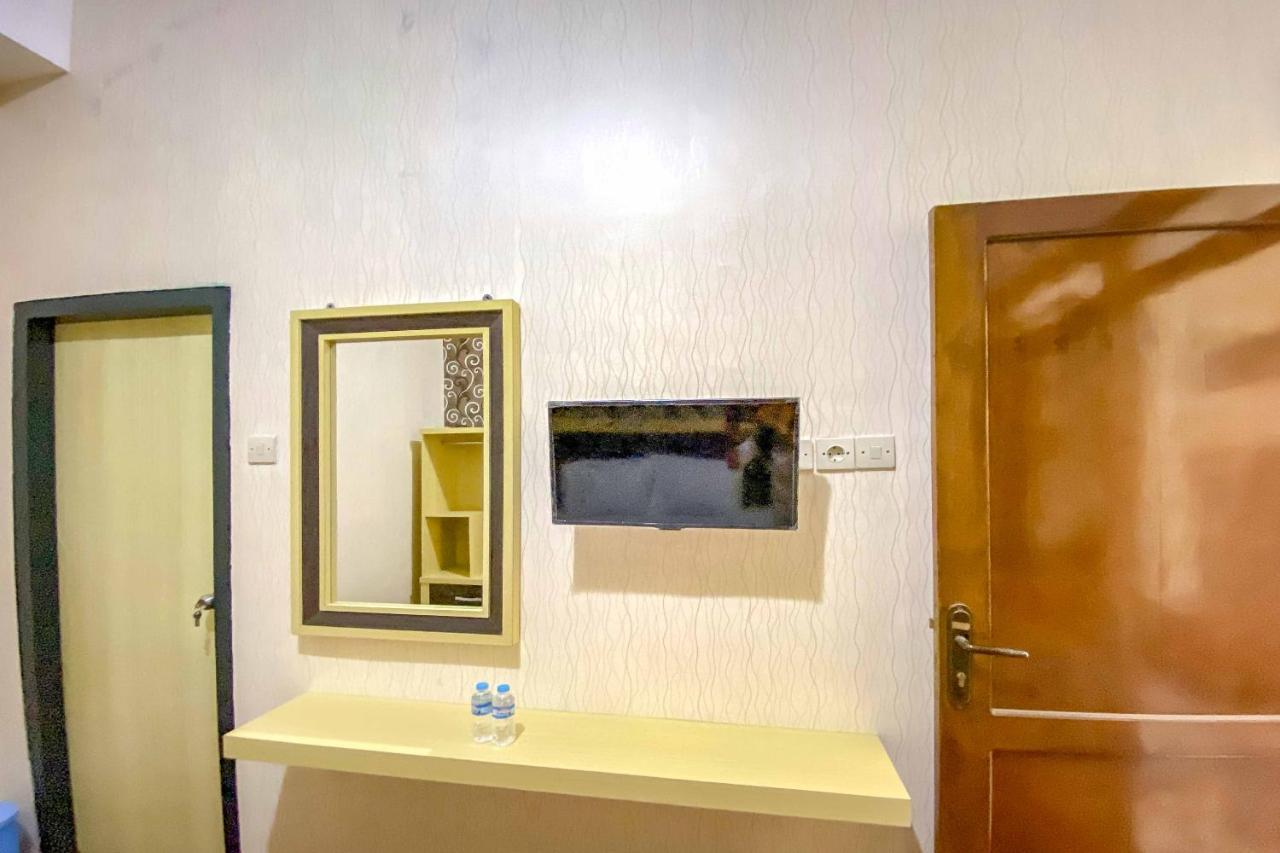 Tini'S Guest House Malang Mitra Reddoorz Bagian luar foto