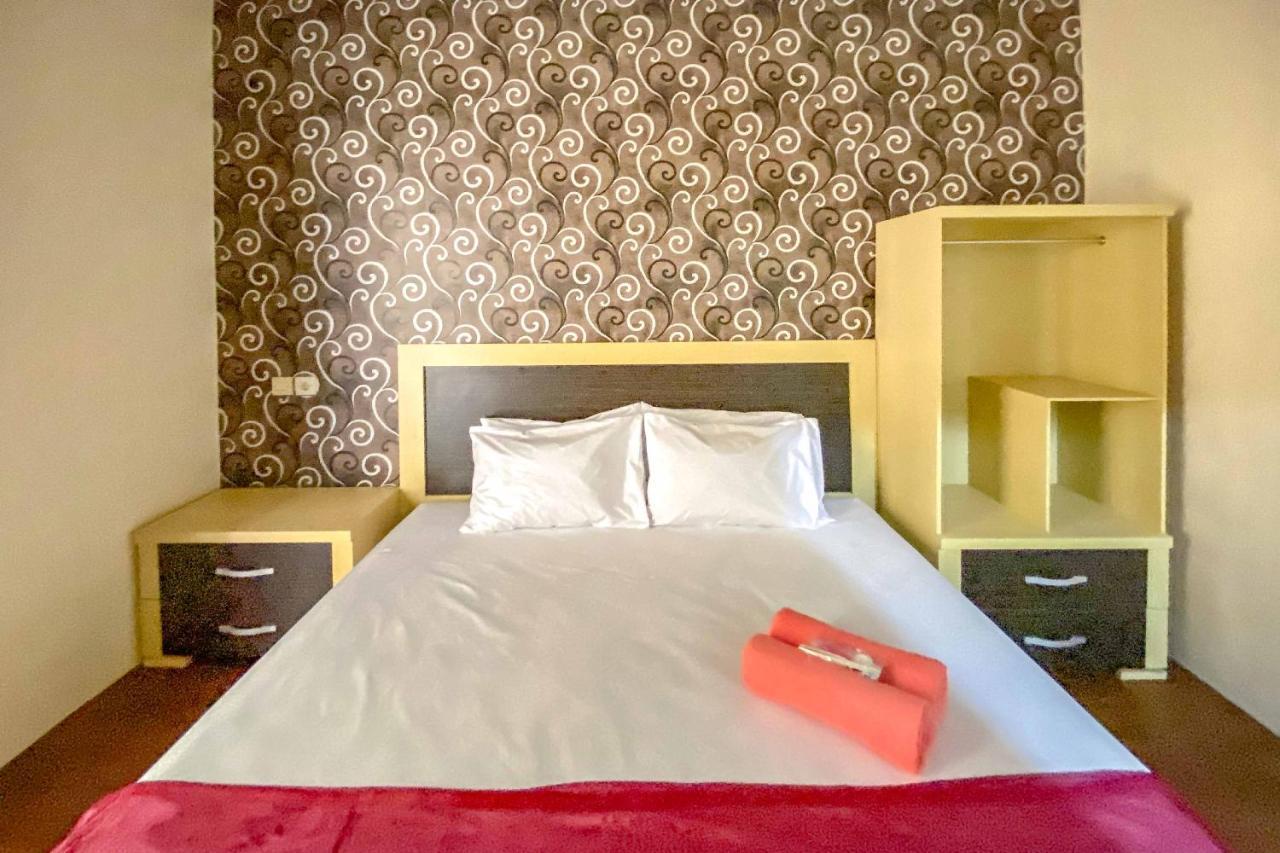 Tini'S Guest House Malang Mitra Reddoorz Bagian luar foto